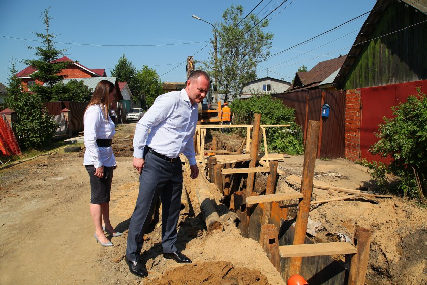 Алексей Спасский проверил ход реконструкции водопровода в Опалихе