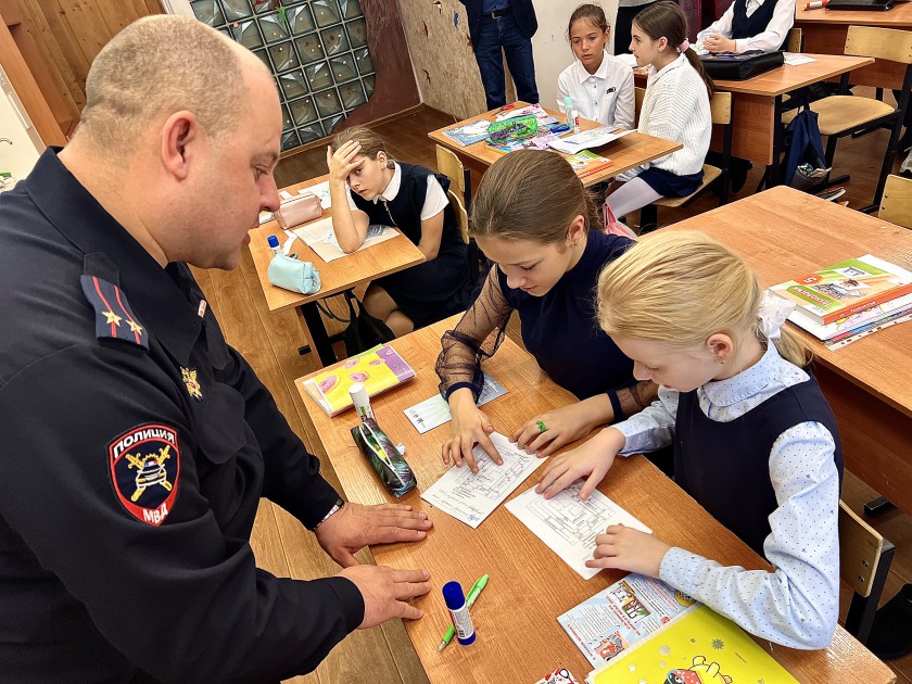 Красногорские автоинспекторы провели урок в школе №7