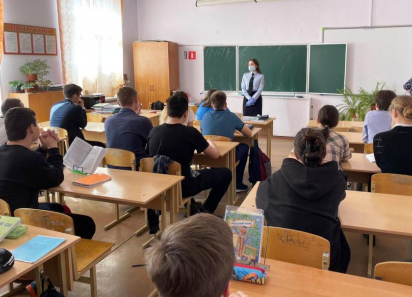 В рамках профилактического мероприятия «Дети России» полицейские по г.о. Красногорск провели беседы со школьниками