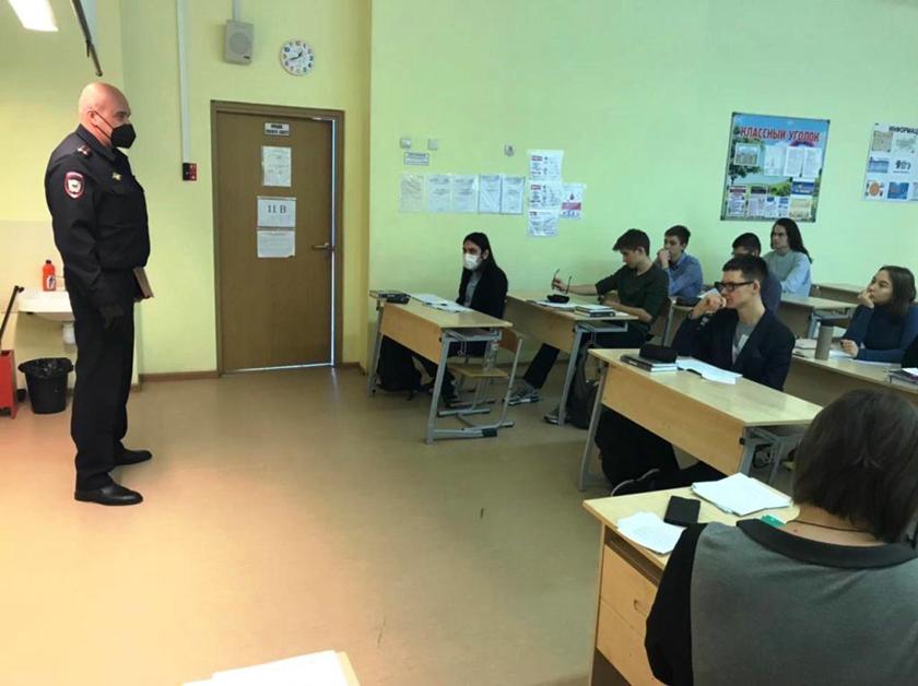 В рамках Единого дня профилактики сотрудники полиции провели беседы в школах Красногорска