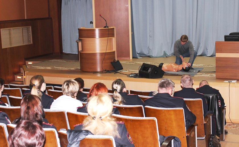 В Красногорске сотрудники полиции приняли участие в организованном для них обучающем семинаре по оказанию доврачебной помощи пострадавшим