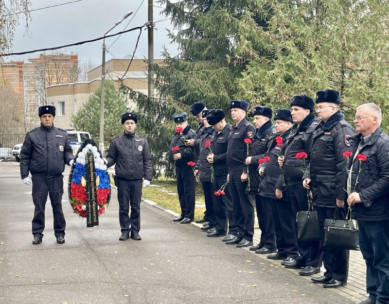 В Красногорске полицейские почтили память сотрудников органов внутренних дел, погибших при выполнении служебных обязанностей