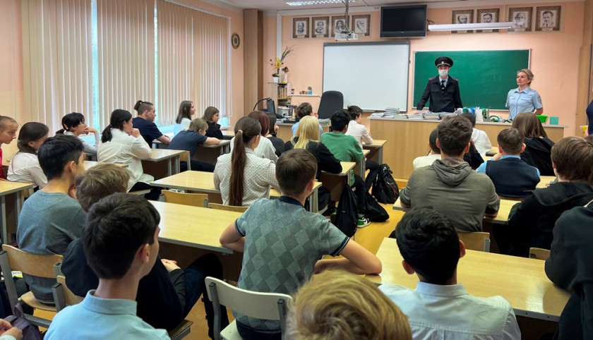 В Красногорске сотрудники полиции провели профилактические беседы среди молодежи