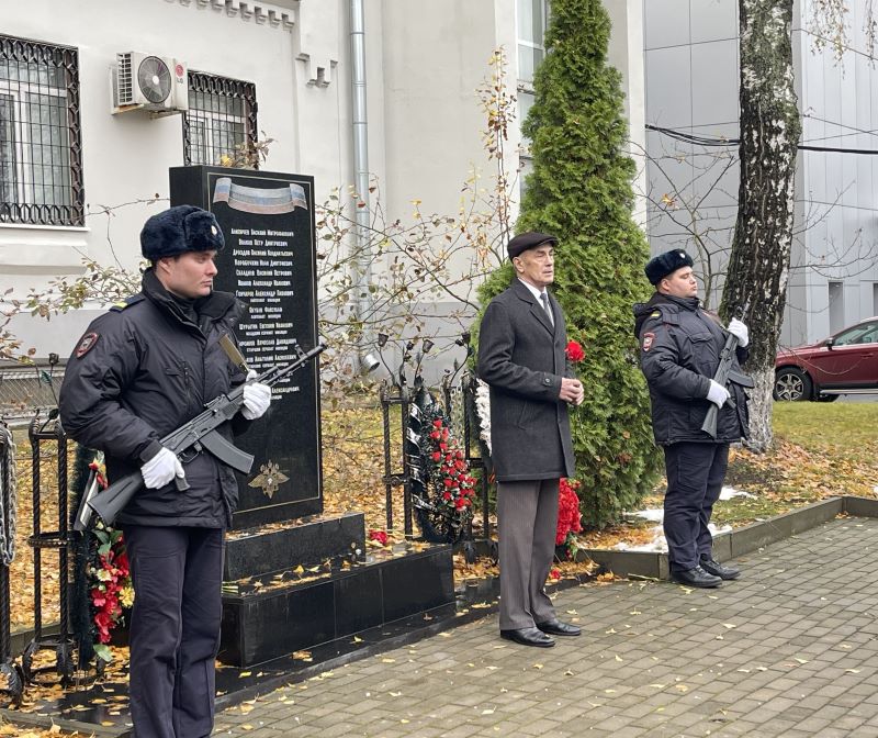 В Красногорске полицейские почтили память сотрудников органов внутренних дел, погибших при выполнении служебных обязанностей