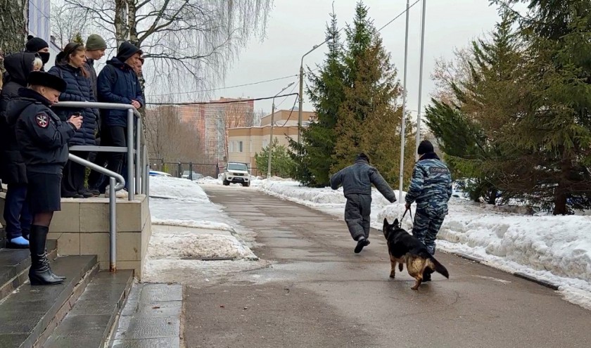 В Красногорске полицейские совместно с общественником присоединились к акции «Студенческий десант»