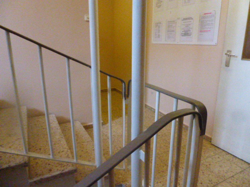 Госжилинспекция помогла жильцам двух девятиэтажек Красногорска освежить общественные пространства в домах