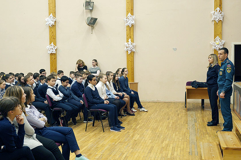 Сотрудники УМВД России по г.о. Красногорск провели инструктаж в школе