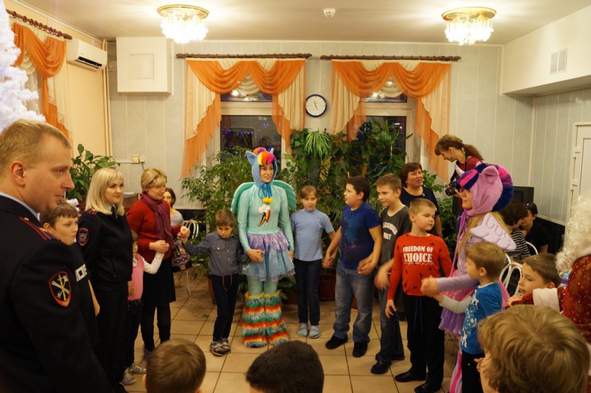 В г.о. Красногорск полицейские приняли участие в акции «Полицейский Дед Мороз»