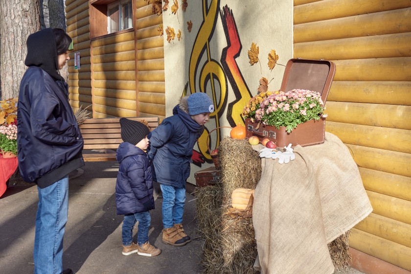 Осенняя выставка открылась в детском городке «Сказочный»
