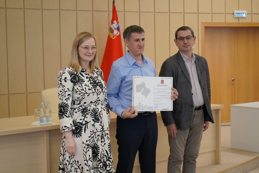 Еще трое медиков из Красногорска получили сертификаты на соципотеку