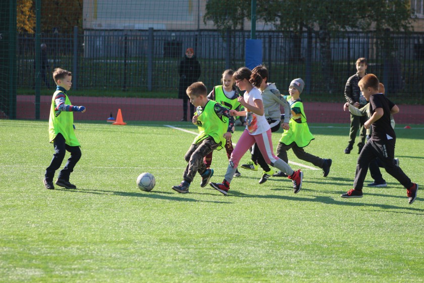 Футболисты ФК «Зоркий» провели открытую тренировку для школьников
