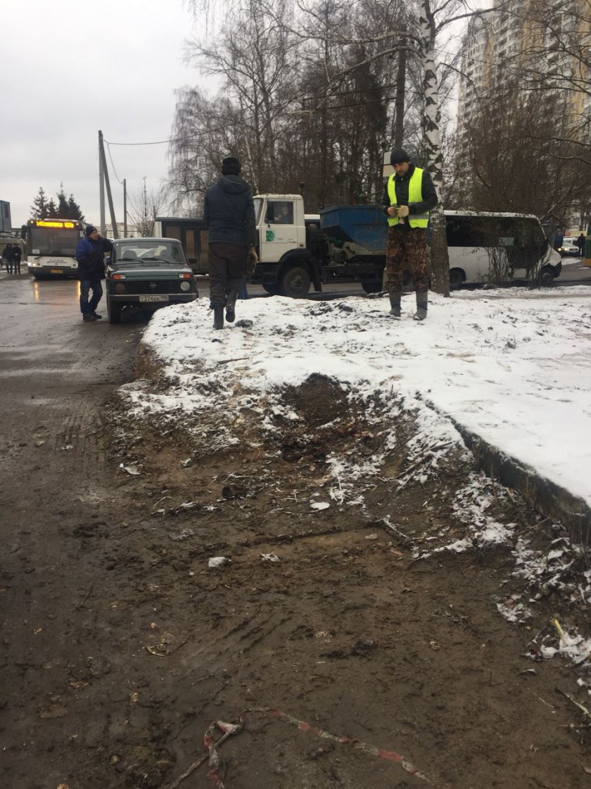 Мероприятие по выявлению и уборке строительного мусора вдоль Волоколамского шоссе прошло в Красногорске