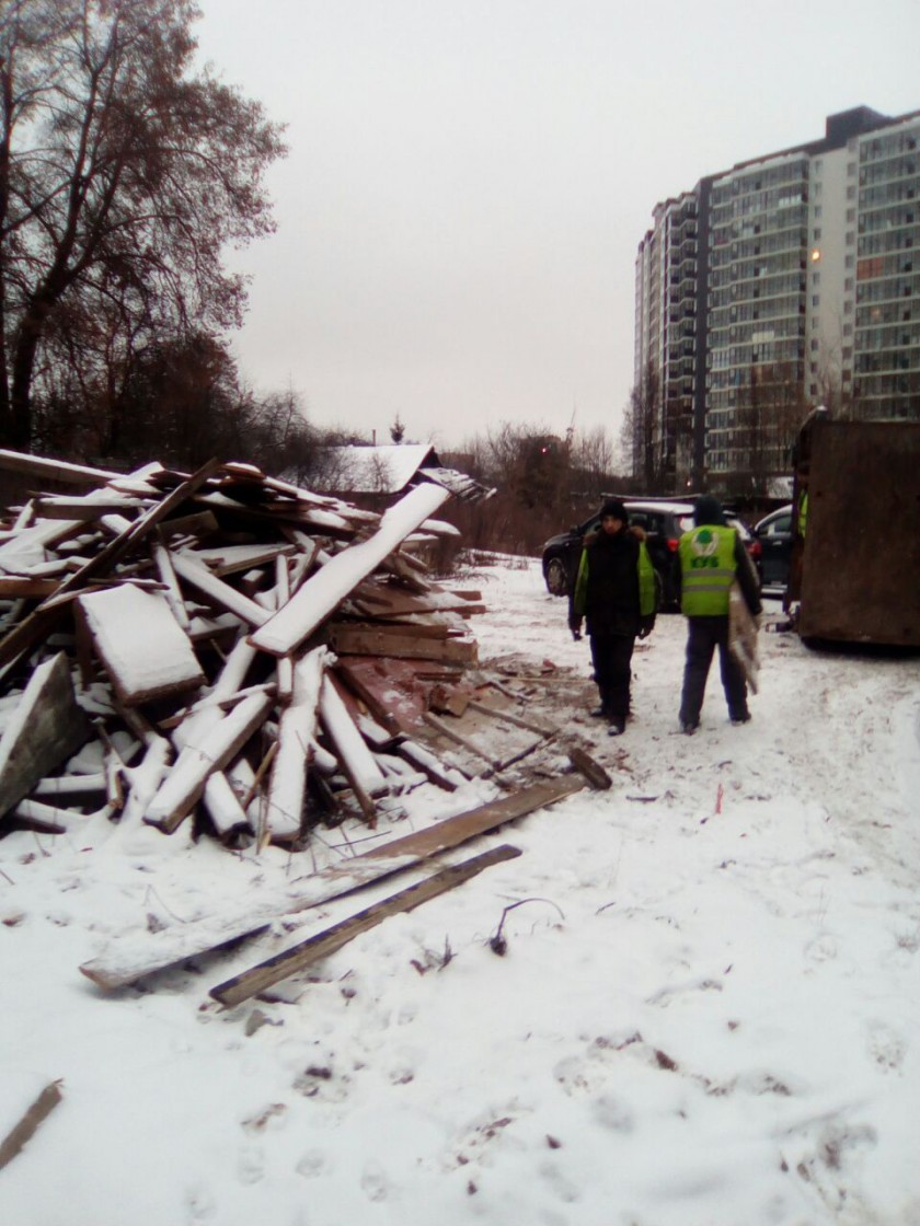 Очередной рейд по выявлению и уборке строительного мусора прошел в Красногорске