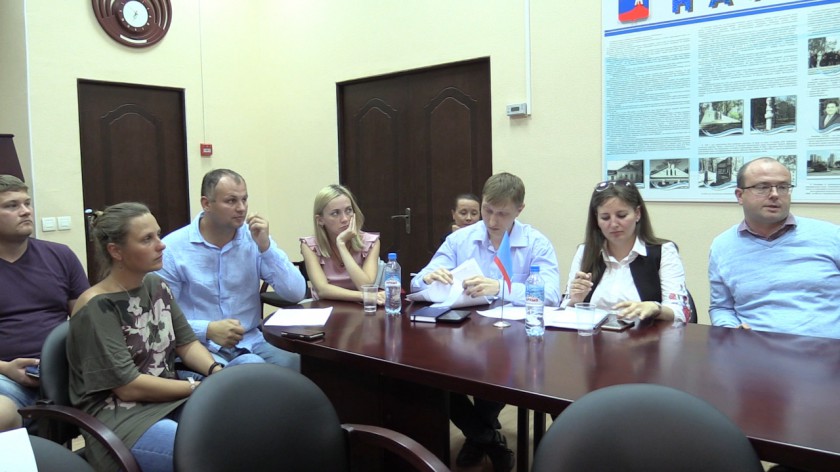 Проблемы жителей ЖК "Красногорский" обсудили в территориальном управлении Нахабино