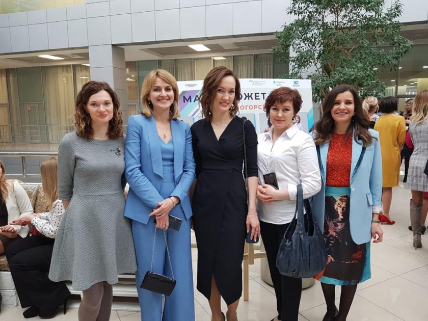 Красногорские бизнес-леди представили округ на фотовыставке «Мама может всё»