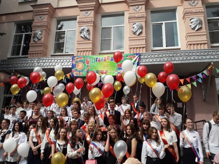 "Последний звонок" звучит во всех школах Красногорска