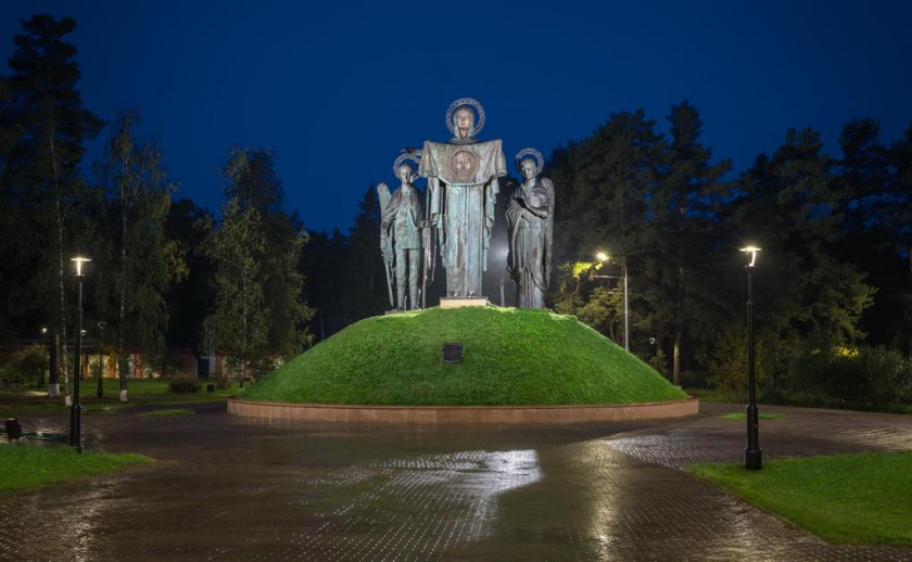 Осветили территорию Ленино-Снегиревский военно-исторического музея