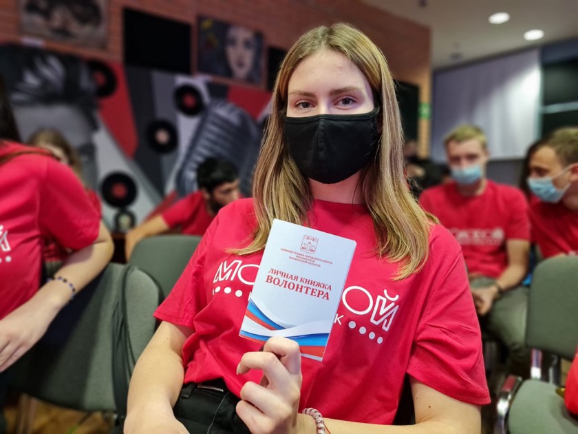 62 волонтерские книжки передали добровольцам Красногорского штаба