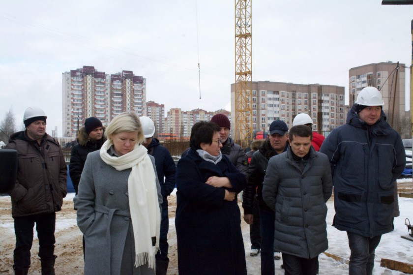 Эльмира Хаймурзина проверила ход строительства соцобъектов в Нахабине