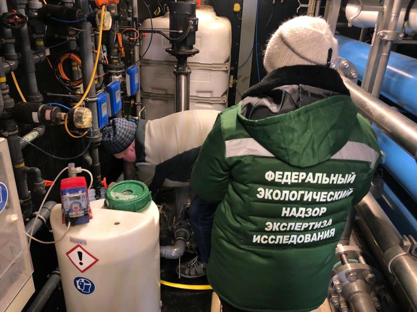 Общественники рабочего штаба полигона ТКО «Ядрово» взяли на пробы очищенный фильтрат
