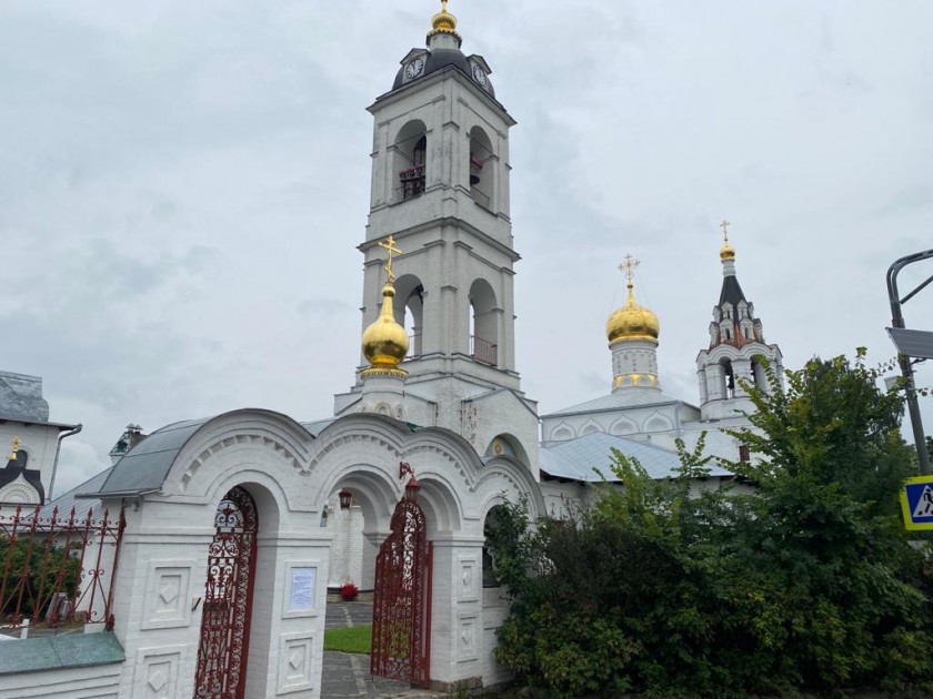 Пешим паломничеством отметили в Красногорске день рождества святителя Николая