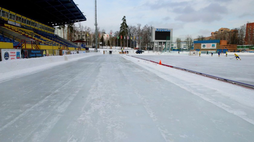 В Красногорске продолжается подготовка трассы для спидвея