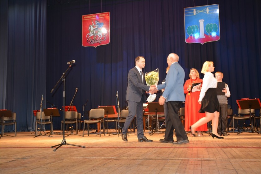 В ДК "Подмосковье" состоялось праздничное мероприятие в честь Дня пожилого человека