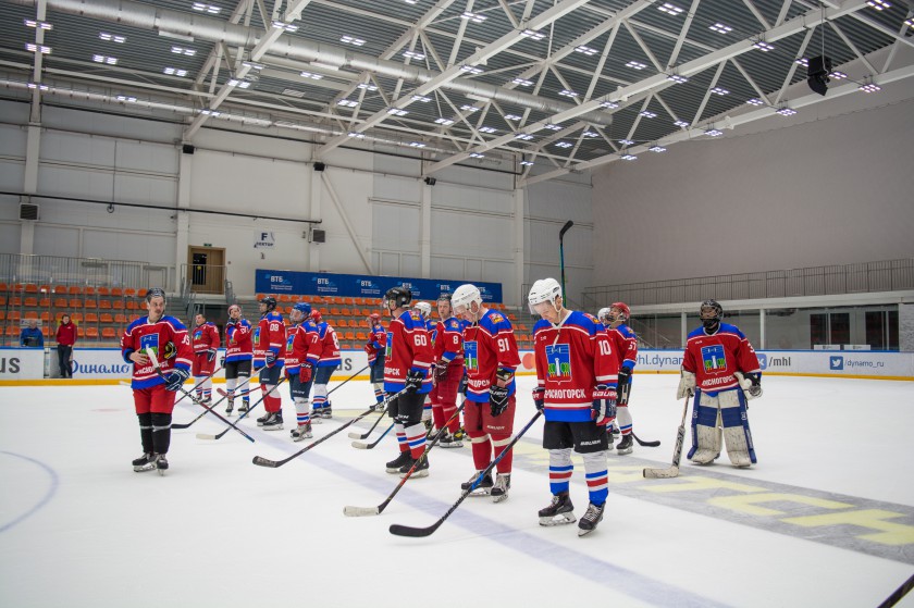 Представители администрации и бизнес-сообщества Красногорска сыграли в хоккей