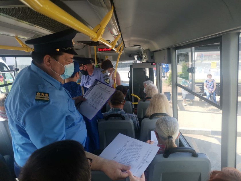 Соблюдение масочного режима в общественном транспорте проверили в Нахабино