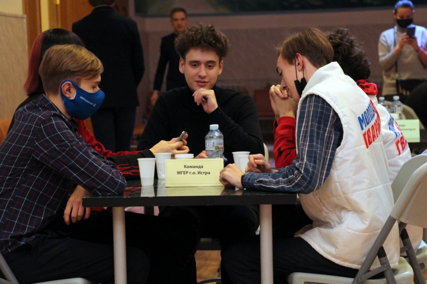 Молодежь Красногорска сыграла в игру «Что? Где? Когда?»