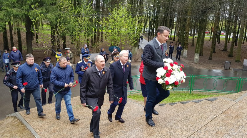 Торжественные возложения цветов прошли во всех территориях г.о. Красногорск