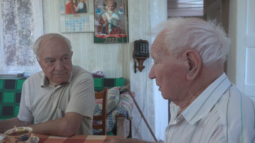 Депутат Виталий Ласкавец поздравил старейшего жителя с Днем села