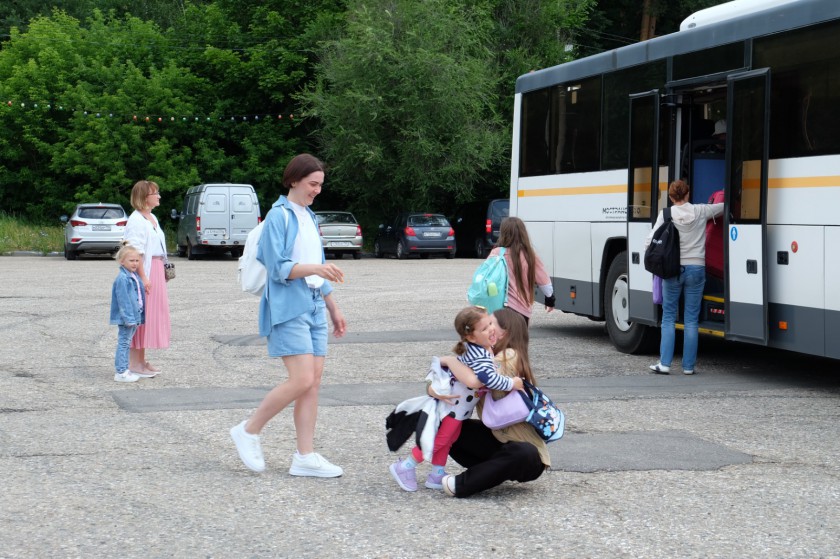 Красногорских школьников встретили из детского лагеря «Литвиново»
