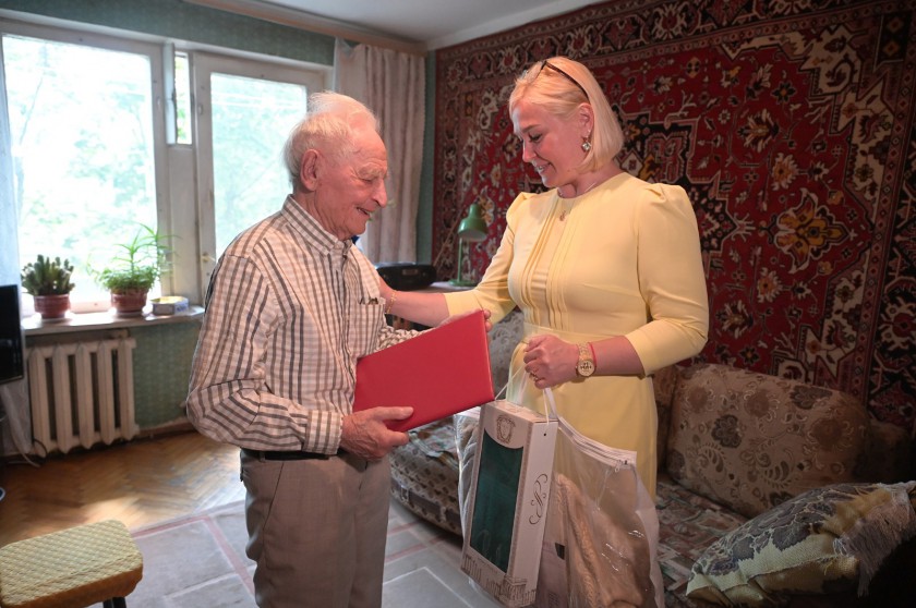 В Красногорске поздравили ветерана Великой Отечественной войны с 99-летием