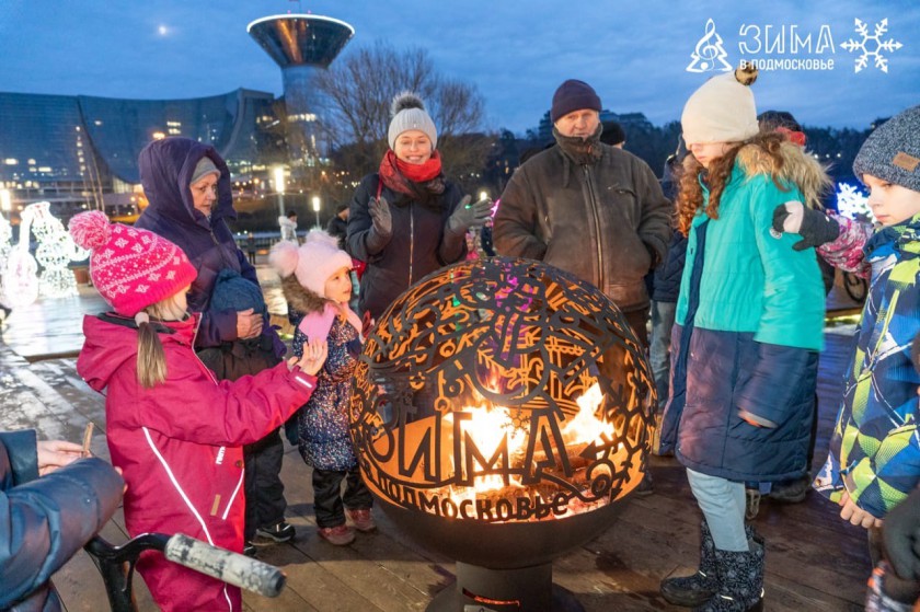 Эстафета зажжения новогодних елей продолжается в Красногорске