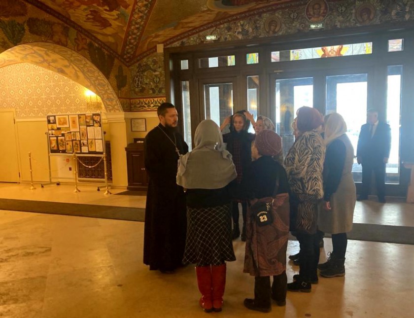 Члены клуба «Активное долголетие» посетили Никольский собор в Павшинской пойме