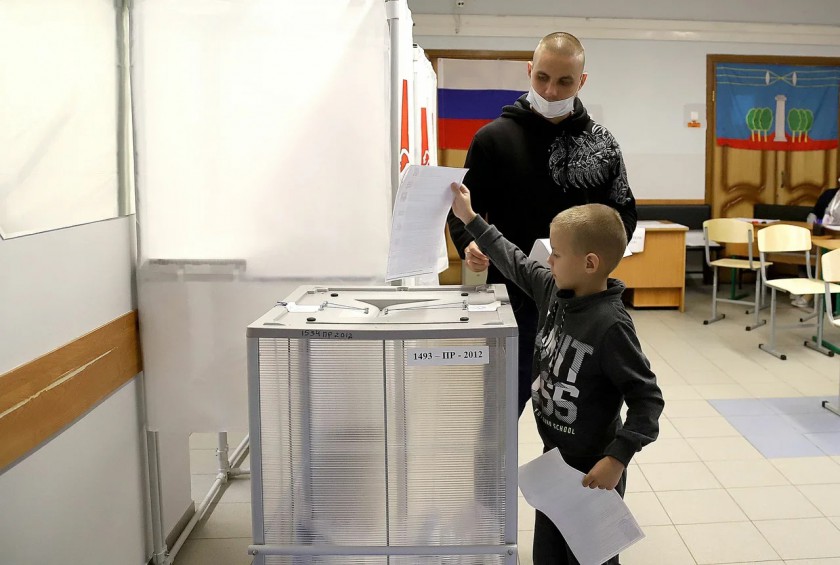 Алексей Спасский проверил работу избирательных участков в Красногорске