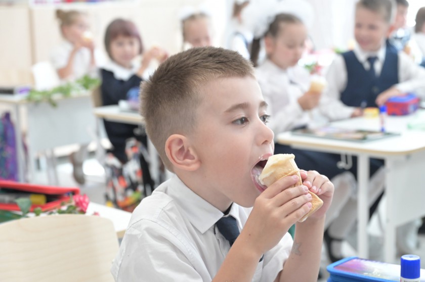 Учащихся начальных классов Красногорска угостили мороженым от Губернатора