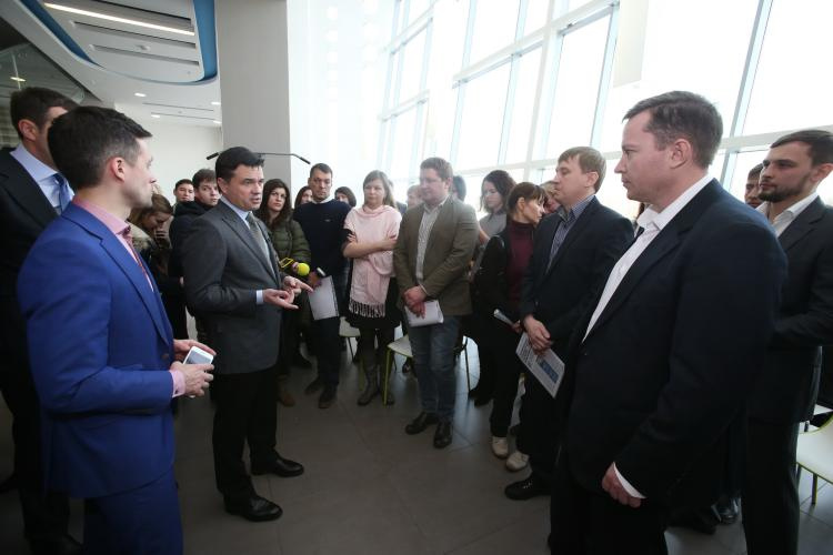 Губернатор посетил МФЦ и коворкинг-центр, пообщался с жителями и ознакомился с работой системы «Безопасный регион» в ходе визита в Красногорск