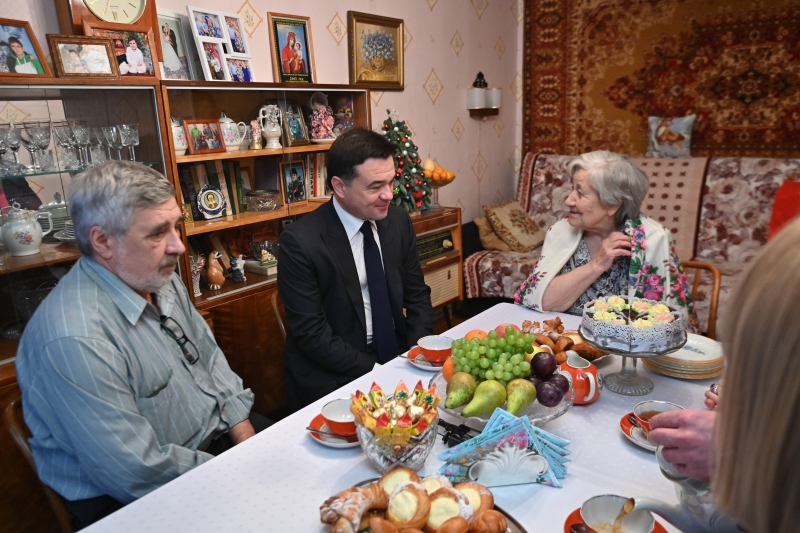 Губернатор и глава Красногорска поздравили Клавдию Бахлину с девяностолетием