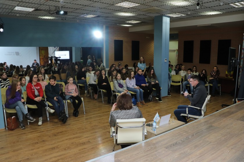 "Диалог на равных" прошел в красногорском Молодежном центре