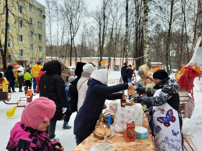 Праздники двора проходят в Красногорске в честь Масленицы