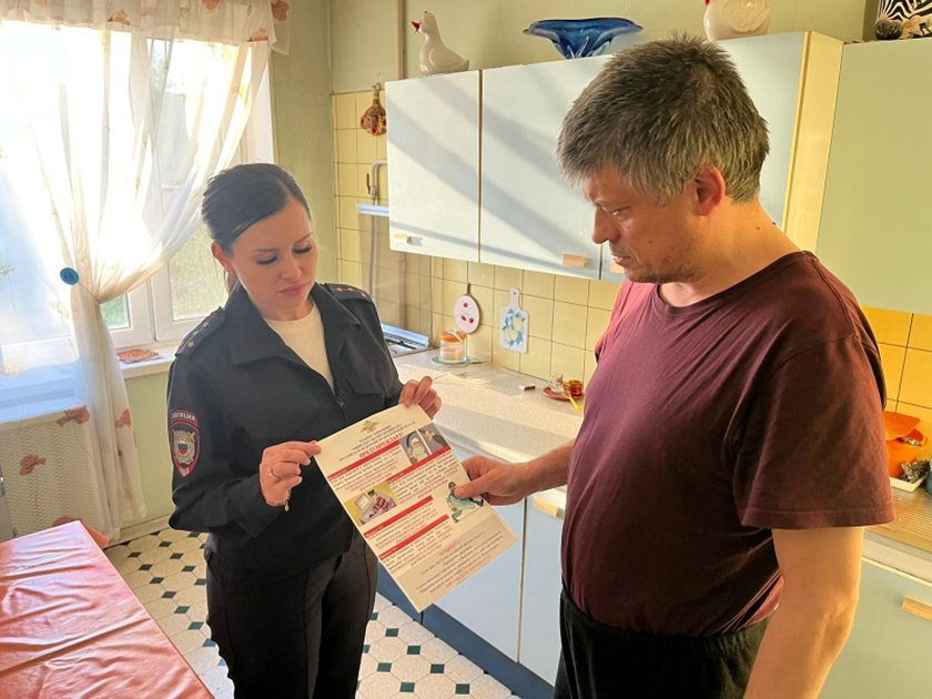В Красногорске участковые уполномоченные полиции провели беседы по профилактике дистанционного мошенничества
