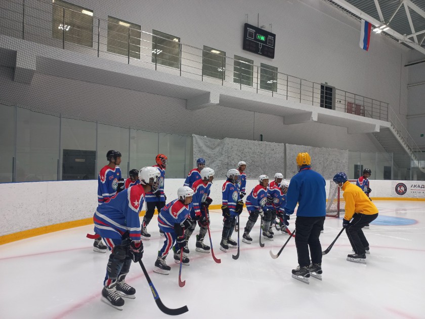 В Красногорске провели мастер-класс по хоккею с мячом для сборной команды из Индии