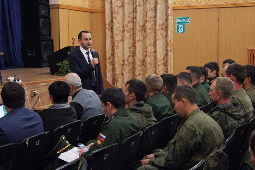 Глава Красногорского района встретился с ветеранами и жителями Нахабино