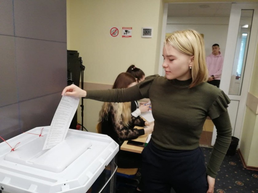Красногорские студенты голосуют за кандидатов в Молодежный парламент