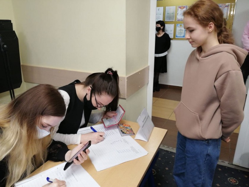 Красногорские студенты голосуют за кандидатов в Молодежный парламент
