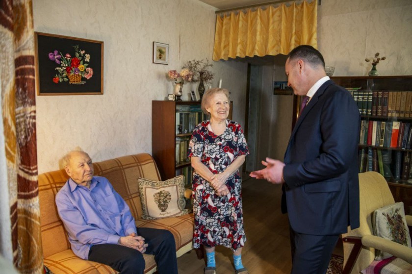 Алексей Спасский поздравил ветерана с наступающим Днем Победы