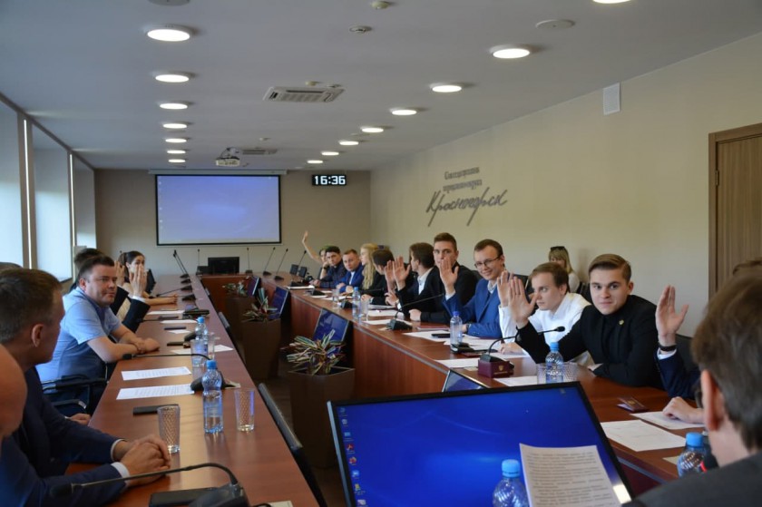 Молодые парламентарии Красногорска провели первое заседание