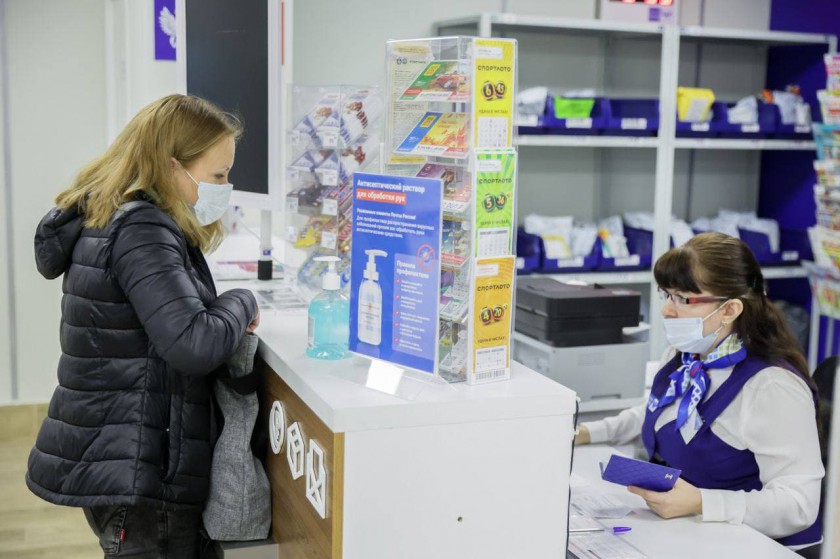 Губернатор Подмосковья проверил работу обновленного почтового отделения в Красногорске